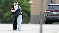 V americkém městě Tulsa střílel neznámý útočník, který zabil nejméně čtyři lidi...