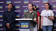 Manželky a příbuzné zajatých obránců ukrajinského přístavu Mariupol žádají...