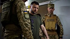Ukrajinský prezident Volodymyr Zelenskyj navštívil vojáky na východní doněcké...