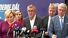 Bývalý premiér Andrej Hovoří na tiskové konferenci stínové vlády hnutí ANO.