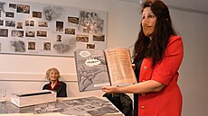 Jarmila Dole�alová mlad�í spolu s maminkou p�edstavila tém�� dokon�ený komiks...