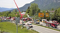 Vlak na jihu Bavorska vykolejil a p�evrátil se na bok. (3. �ervna 2022)