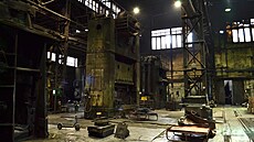 V kovárn� se pou�ívají stroje z minulého století.