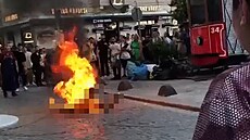 V Istanbulu se upálil mu. Lidé si ho fotili na mobily