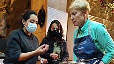Zuzana Churanová si v Alicante vyzkouela, jak se dlá pravá panlská paella.