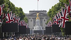 Británie třetím dnem velkolepě oslavuje 70 let Alžběty II. na trůnu. Hlavní... | na serveru Lidovky.cz | aktuální zprávy