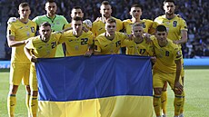 Fotbalisté Ukrajiny ped utkáním ve Skotsku.