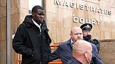 Kurt Zouma si od londýnského soudu odná�í trest.