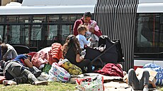 Romové z Ukrajiny �i Ma�arska se zdr�ují v blízkosti hlavního nádra�í a hotelu...