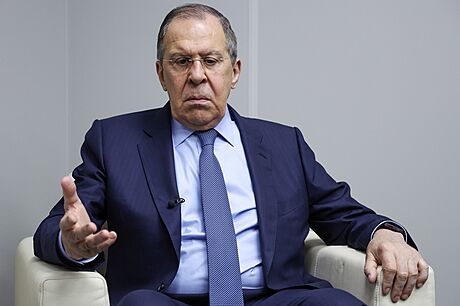 Ruský ministr zahranií Sergej Lavrov na ekonomickém fóru v Petrohradu. (16....