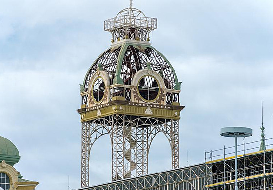 Unikátní vní hodiny z Prmyslového paláce se renovují.