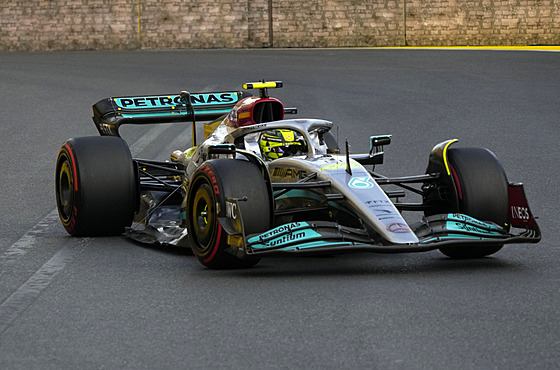 Lewis Hamilton bhem kvalifikace Velké ceny Ázerbájdánu.