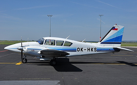 Dvoumotorový lehký letoun Piper Aztec PA-23-250 v majetku eské spolenosti...