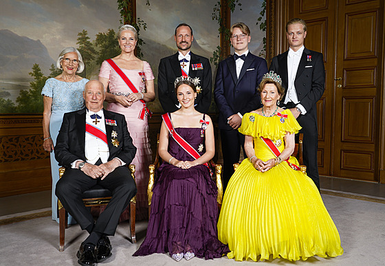 Marit Tjessemová, norský král Harald V., korunní princezna Mette-Marit, korunní...