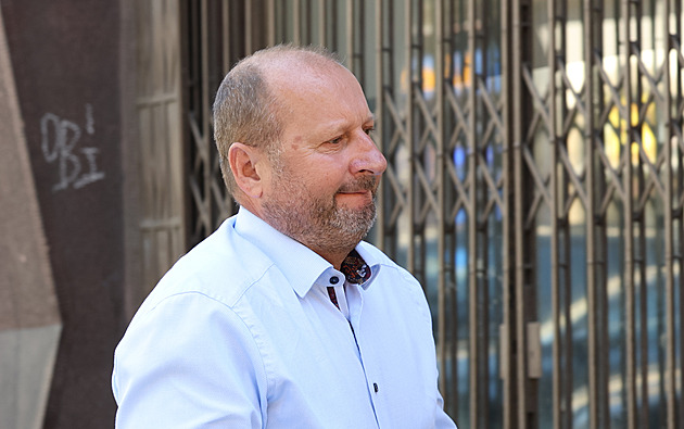 Pokračuje Dozimetr, vypovídat má bývalý personální ředitel dopravního podniku