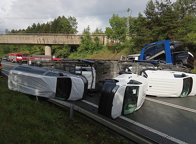Nehoda kamionu u Vysokova na Náchodsku. (13. 6. 2022)