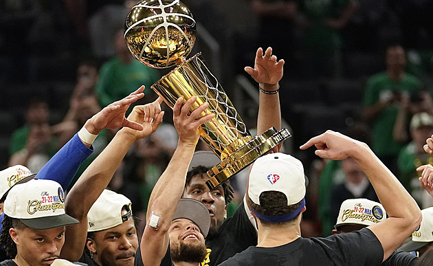 Golden State po čtyřech letech na trůnu NBA. Curry se dočkal uznání