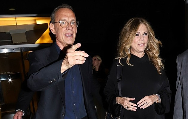 Vzteklý Tom Hanks ostře bránil manželku před agresivními fanoušky