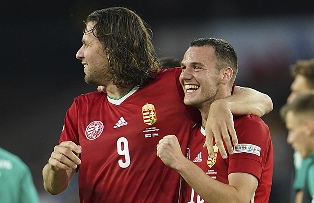 Angličané doma dostali čtyři góly od Maďarska, Italové inkasovali pětkrát