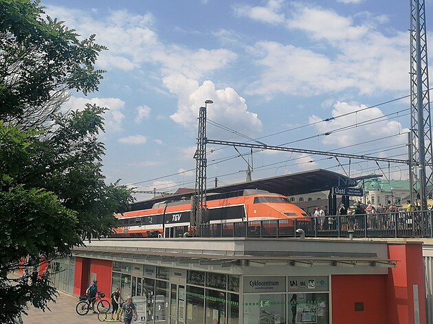 Tento týden se ve tyech mstech v esku pedstavil legendární francouzský vlak TGV. Byly to Praha (6.6.), Brno (7.6. - 9.6.), Jihlava (10.6.), Ústí nad Labem (11.6.). Vlak bylo moné vidt krátce jet v Havlíkov Brod dvakrát a v Praze vera ráno.