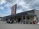 Pracovnci supermarketu v Rychnov nad Knnou (na snmku) nali podle policie...