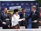 Lídi stran Spolu podepisují ve Valdtejnské zahrad u Senátu volební...