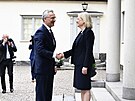 védská premiérka Magdalena Anderssonová vítá generálního tajemníka NATO Jense...