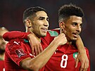 Marocký fotbalový tahoun Araf Hakimí (vlevo) po postupu na mistrovství svta...