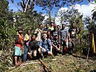 Pi výzkumu na Nové Guineji asistovali olomouckým zoologm z vdeckého týmu...