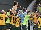 Fotbalisté Austrálie oslavují postup na mistrovství svta, který si zajistili...