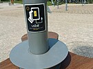 <p>V Malešickém parku si lze  nabít mobilní telefon či tablet.</p>