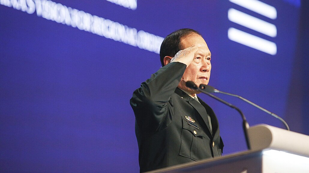 Čínský ministr obrany Wej Feng-che na na 19. konferenci dialogu Šangri-La. (12....