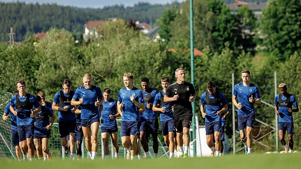 Slávisti�tí fotbalisté zahájili letní p�ípravu v rakouském Aigenu.