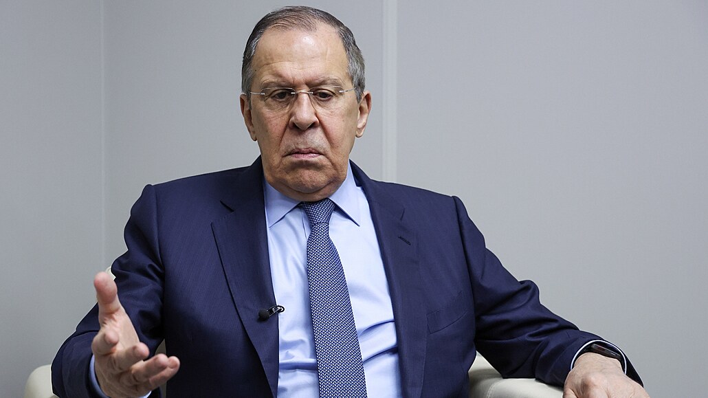 Ruský ministr zahranií Sergej Lavrov na ekonomickém fóru v Petrohradu. (16....