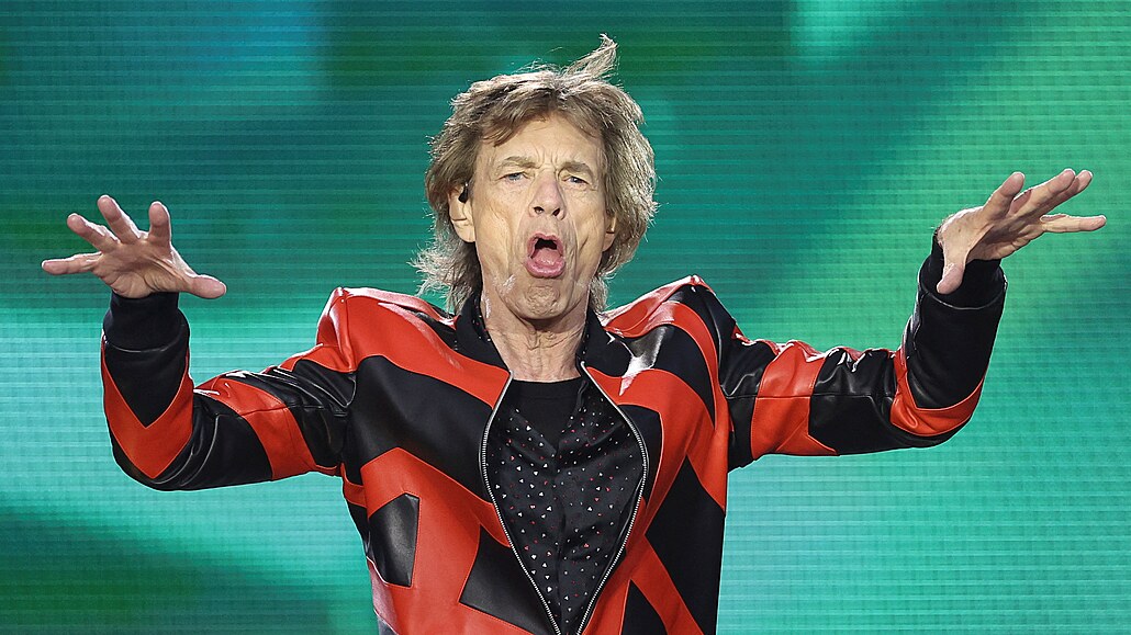 Mick Jagger. Skupina Rolling Stones vystoupila v Liverpoolu po 50 letech (9....