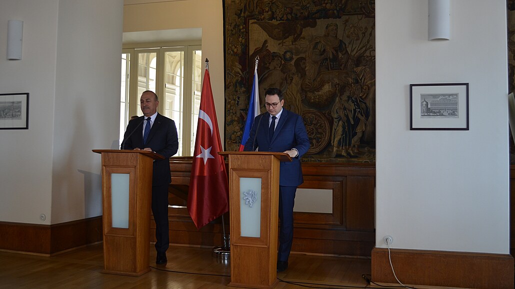 Český ministr Jan Lipavský a jeho turecký protějšek  Mevlüt Çavuşo&#287;lu...