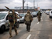 Ukrajinští vojáci bránící město Irpiň (13. března 2022)