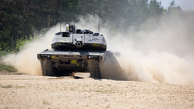 Nový střední tank KF51 Panther společnosti Rheinmetall se představil na francouzské výstavě Eurosatory. Zejména svými futuristickými tvary vzbudil zaslouženou pozornost. O to větší je škoda, že výrobce zveřejnil doposud je velmi málo konkrétních specifikací.
