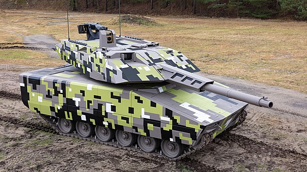 Společnost Rheinmetall tak trochu klame tělem. Ačkoli tvrdí, že nový Panther je plnohodnotné MBT, které vzniklo od nuly, pravda je daleko spíše taková, že jde pouze o další rozvoj konceptu Lynx 120. Tedy nové bojové vozidlo pěchoty s větším dynamickým pancéřováním a novým kanónem, které se však pasivní ochranou soudobým tankům nevyrovná.