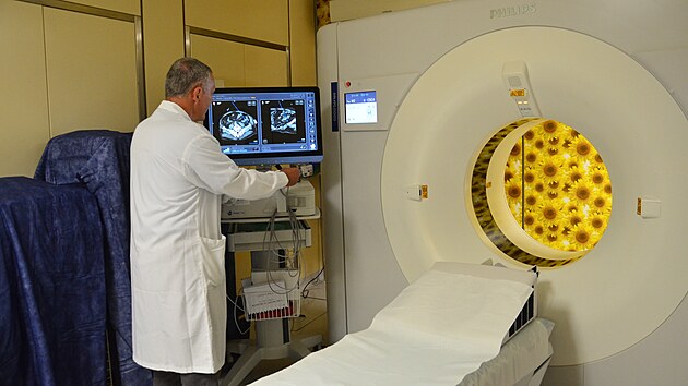 Na urgentním příjmu karlovarské nemocnice začalo sloužit nové CT. (10. června 2022)