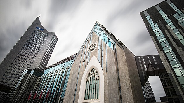 Nmst Augustusplatz dominoval a do roku 1968 gotick kostel sv. Pavla z roku 1231. Dnen podobu dostalo nmst dky nvrhu architekta Ericka van Egeraata, jeho komplex budov nkdej kostel pipomn.