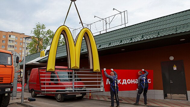 Rusk verze nkdejch restaurac McDonald's pedstavila sv logo.
