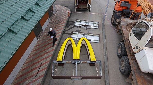 Rusk verze nkdejch restaurac McDonald's pedstavila sv logo.