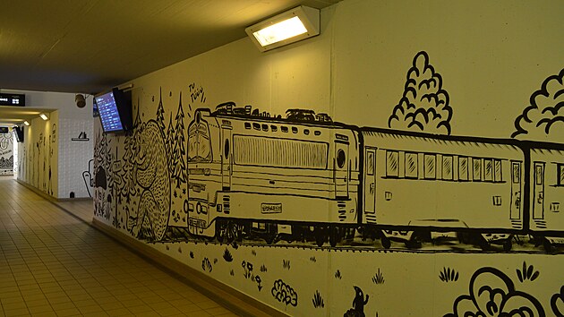 Autorem maleb na nádraží ve Veselí nad Lužnicí je českobudějovický výtvarník Daniel Kyncl.