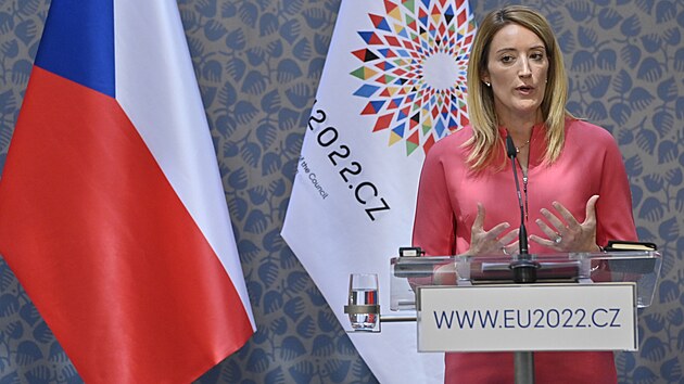 Předsedkyně Evropského parlamentu Roberta Metsolaová po společné schůzce s premiérem Petrem Fialou (16. června 2022)