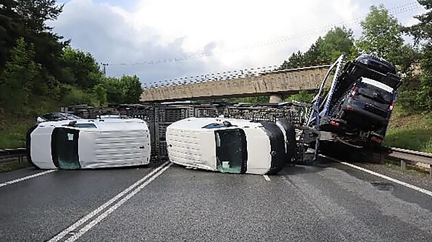 Nehoda kamionu u Vysokova na Náchodsku. (13. 6. 2022)