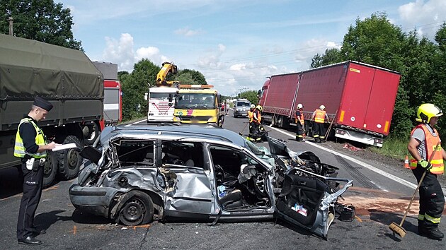 Nehoda osobního a dvou nákladních aut u Třebechovic pod Orebem. (14. 6. 2022)