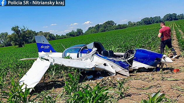 V Nitranskm kraji ve mst Nov Zmky se v nedli odpoledne ztilo mal letadlo se dvma echy na palub. (12. ervna 2022)