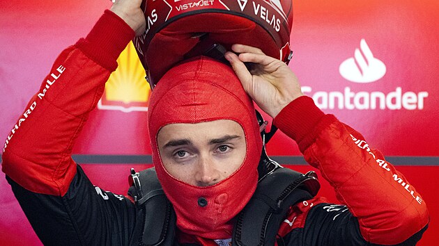 Charles Leclerc z Ferrari před kvalifikací na Velkou cenu Kanady F1.
