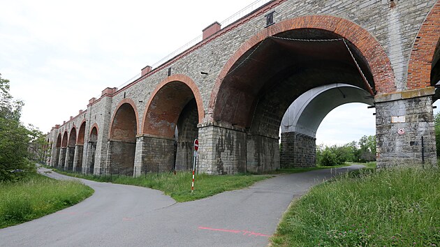 Trojice viaduktů u Hranic na Přerovsku je od roku 2007 národní kulturní památkou, se kterou se v budoucnu po rekonstrukci počítá i pro provoz rychlovlaků.